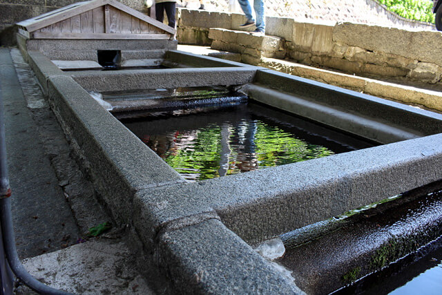 歴史情緒漂う街並みの中に残る藩政時代から利用されている清水